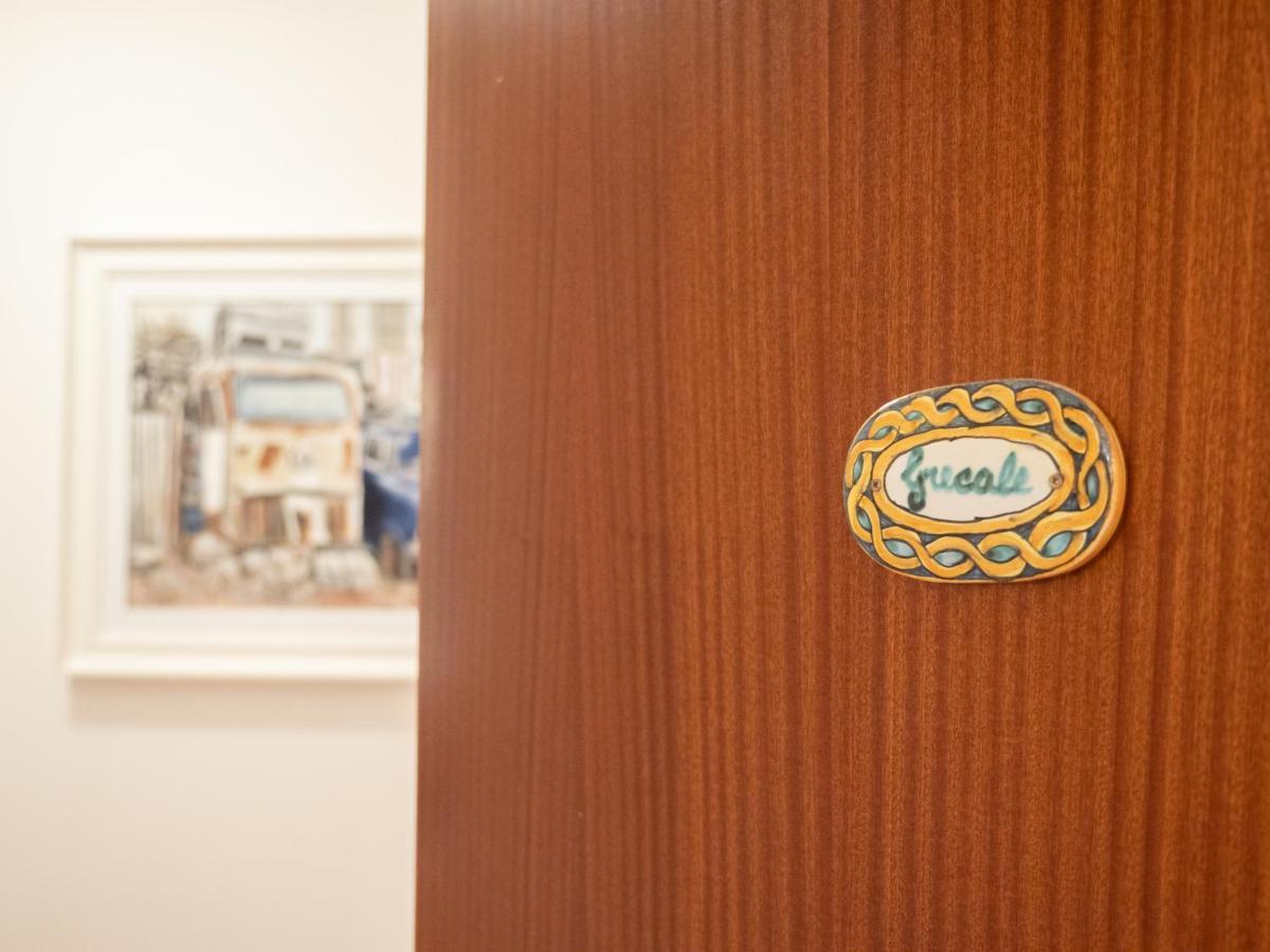 Kalamarina Rooms Palermo Exterior photo